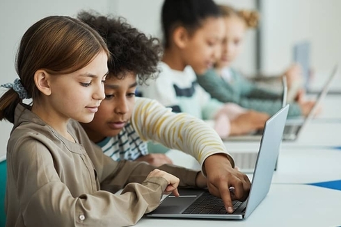 Kids learning with a computer - Research - Inter American Development Bank - IDB